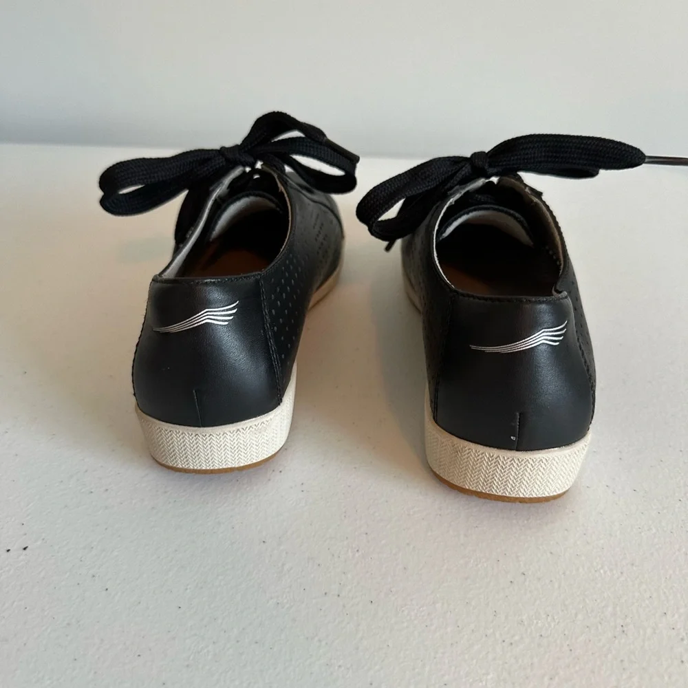 Women’s 37 Dansko Orli‎ Nappa Black Leather Lace Up Sneakers